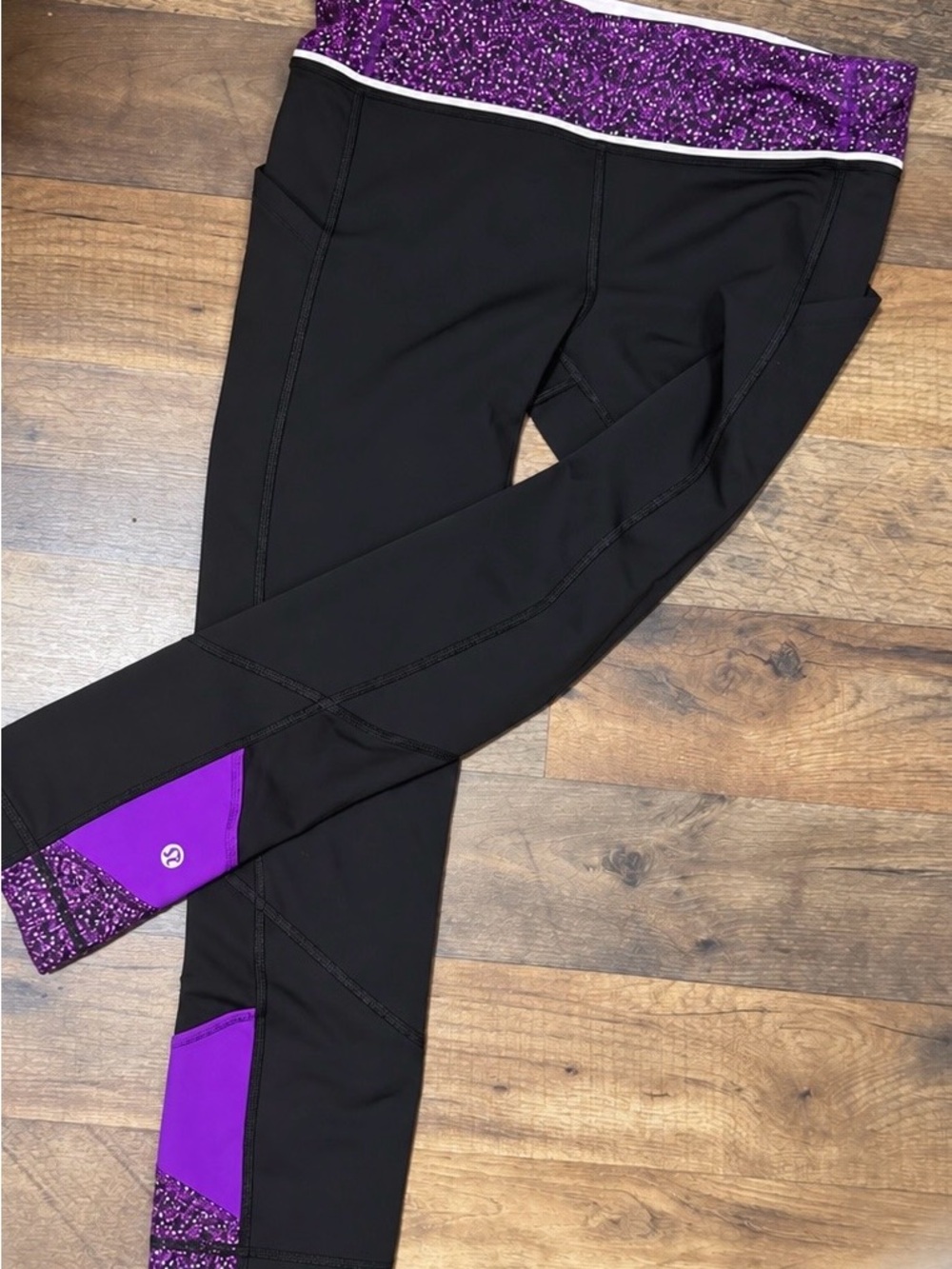 Lululemon Black & Purple Running Leggings Size 6 Full Length Zip Pocket